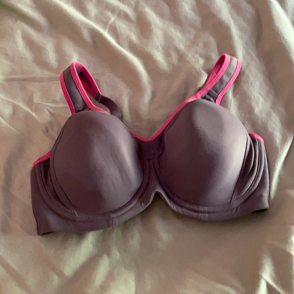 Syrokan sports bra.